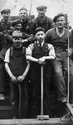 Photograph of coal miners (Falkirk Museums) 